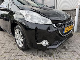 Peugeot 208 1.2 PureTech Style picture 17