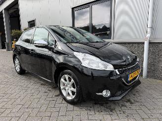 Voiture accidenté Peugeot 208 1.2 PureTech Style 2015/3
