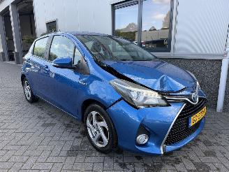 damaged passenger cars Toyota Yaris 1.5 Hybrid Lease Automaat 2015/5