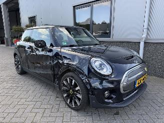 damaged passenger cars Mini Electric MINI Yours 33 kWh 2020/12