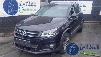 Vrakbiler auto Volkswagen Tiguan Tiguan (5N1/2), SUV, 2007 / 2018 2.0 TSI 16V 4Motion 2011/9