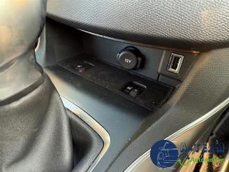 Peugeot 308 308 SW (L4/L9/LC/LJ/LR), Combi 5-drs, 2014 / 2021 1.2 12V e-THP PureTech 130 picture 21