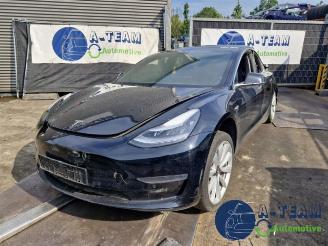 Vrakbiler auto Tesla Model 3 Model 3, Sedan, 2017 Long Range 72kWh 2019/8