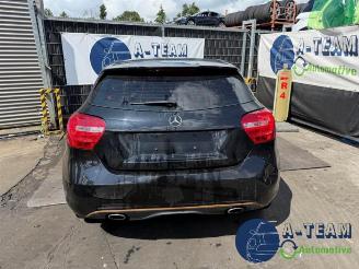 Coche siniestrado Mercedes A-klasse A (W176), Hatchback, 2012 / 2018 1.6 A-180 16V 2013/4