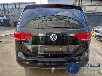 Salvage car Volkswagen Touran Touran (5T1), MPV, 2015 1.5 TSI 2019/5