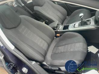 Peugeot 308 308 SW (L4/L9/LC/LJ/LR), Combi 5-drs, 2014 / 2021 1.2 12V e-THP PureTech 130 picture 20