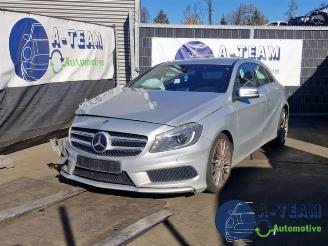 Coche siniestrado Mercedes A-klasse A (W176), Hatchback, 2012 / 2018 1.6 A-180 16V 2012/9