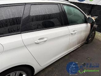 Peugeot 308 308 SW (L4/L9/LC/LJ/LR), Combi 5-drs, 2014 / 2021 1.2 12V e-THP PureTech 110 picture 21