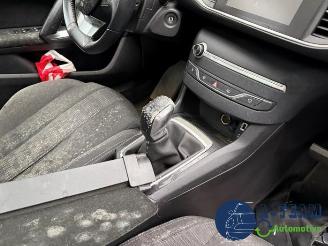 Peugeot 308 308 SW (L4/L9/LC/LJ/LR), Combi 5-drs, 2014 / 2021 1.2 12V e-THP PureTech 110 picture 9