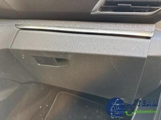 Peugeot 5008 5008 II (M4/MC/MJ/MR), MPV, 2016 / 2024 1.2 12V e-THP PureTech 130 picture 16