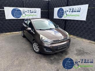Coche siniestrado Kia Rio Rio III (UB), Hatchback, 2011 / 2017 1.2 CVVT 16V 2012/9