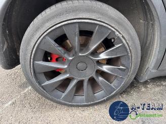 Tesla Model Y Model Y (5YJY), SUV, 2019 / 2025 Long Range,Performance picture 9