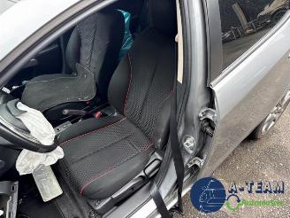 Mazda 2 2 (DE), Hatchback, 2007 / 2015 1.3 16V MZR picture 15