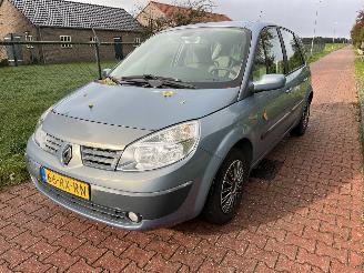 uszkodzony samochody osobowe Renault Scenic 1.6 automaat 2005/7