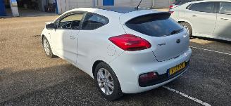 Kia Cee d 3dr weinig schade picture 4