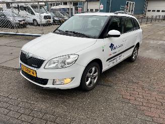krockskadad bil auto Skoda Fabia 1.2 tdi combi geen schade 2012/8