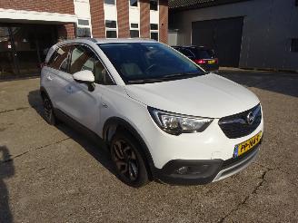 krockskadad bil auto Opel Crossland 1.2 benzine met motorschade 2017/8