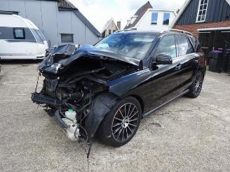 Vrakbiler auto Mercedes ML ML III (166), SUV, 2011 / 2015 3.0 ML-350 BlueTEC V6 24V 4-Matic 2013/10