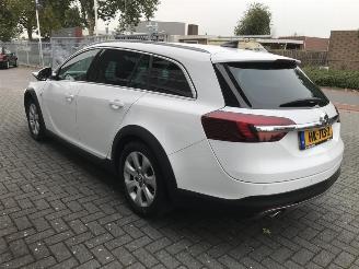 damaged passenger cars Opel Insignia Country Tourer 1.6 CDTI 2x4 Leer Nav Internet Business+ 2015