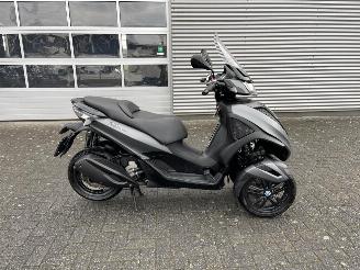 Piaggio MP3 300 Yourban Autorijbewijs picture 8