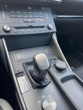 Lexus IS 300h Sport Edition picture 15