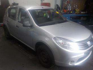 Dacia Sandero Sandero Hatchback 1.2 16V (D4F-732) [55kW]  (11-2008/...) picture 2