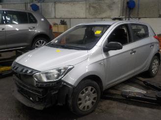 Salvage car Hyundai I-20 i20 Hatchback 1.2i 16V (G4LA) [63kW]  (03-2012/12-2015) 2014