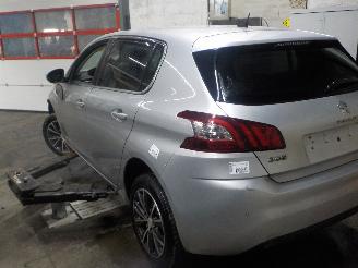 Peugeot 308 308 (L3/L8/LB/LH/LP) Hatchback 5-drs 1.2 12V e-THP PureTech 110 (EB2DT=
(HNZ)) [81kW]  (11-2013/06-2021) picture 4