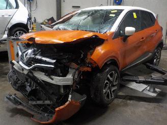 Auto da rottamare Renault Captur Captur (2R) SUV 1.2 TCE 16V EDC (H5F-403(H5F-D4)) [88kW]  (06-2013/...=
) 2014