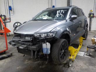 Salvage car Volkswagen T-Roc T-Roc SUV 1.5 TSI Evo BMT 16V (DADA) [110kW]  (11-2017/...) 2018