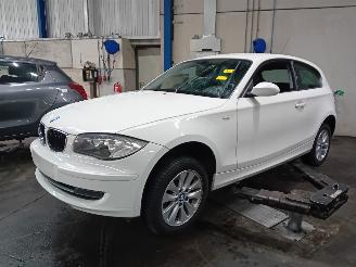 Coche siniestrado BMW 1-serie 1 serie (E81) Hatchback 3-drs 118i 16V (N43-B20A) [105kW]  (09-2006/12=
-2011) 2009