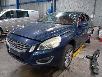 Vrakbiler auto Volvo S-60 S60 II (FS) Sedan 2.4 D5 20V (D5244T10) [151kW]  (04-2010/12-2011) 2011