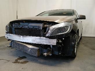 krockskadad bil auto Mercedes A-klasse A (W176) Hatchback 1.6 A-180 16V (M270.910) [90kW]  (09-2012/05-2018) 2013/12