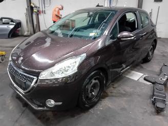 Salvage car Peugeot 208 208 I (CA/CC/CK/CL) Hatchback 1.4 16V (EP3C(8FN)) [70kW]  (03-2012/12-=
2019) 2014