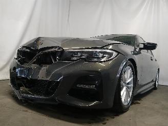 krockskadad bil auto BMW 3-serie 3 serie (G20) Sedan 320i 2.0 TwinPower Turbo 16V (B48-B20A) [135kW]  (=
03-2019/...) 2020/8