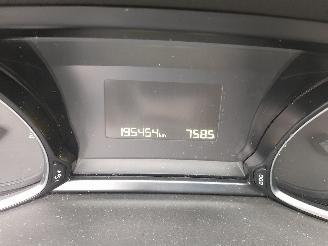 Peugeot 308 308 SW (L4/L9/LC/LJ/LR) Combi 5-drs 1.2 12V e-THP PureTech 130 (EB2DTS=
(HNY)) [96kW]  (03-2014/12-2021) picture 2