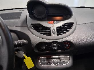 Renault Twingo Twingo II (CN) Hatchback 3-drs 1.5 dCi 90 FAP (K9K-820(K9K-P8)) [63kW]=
  (10-2010/09-2014) picture 15