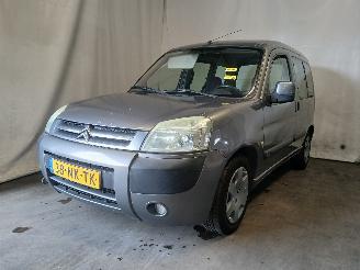 krockskadad bil auto Citroën Berlingo Berlingo Cinqspace, Multispace MPV 1.6 16V (TU5JP4(NFU)) [80kW]  (10-2=
000/12-2011) 2003/11
