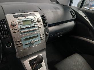 Toyota Corolla Corolla Verso (R10/11) MPV 1.8 16V VVT-i (1ZZFE) [95kW]  (04-2004/03-2=
009) picture 16