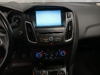 Ford Focus Focus 3 Wagon Combi 1.0 Ti-VCT EcoBoost 12V 125 (M1DD) [92kW]  (02-201=
2/05-2018) picture 16