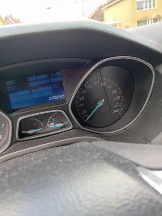 Ford Focus Focus 3 Wagon Combi 1.0 Ti-VCT EcoBoost 12V 100 (M2DA(Euro 5)) [74kW] =
 (02-2012/05-2018) picture 2