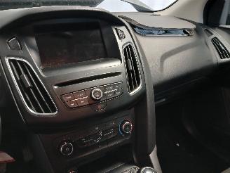 Ford Focus Focus 3 Wagon Combi 1.0 Ti-VCT EcoBoost 12V 125 (M1DD) [92kW]  (02-201=
2/05-2018) picture 19