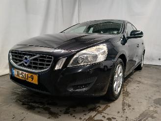 uszkodzony samochody osobowe Volvo V-60 V60 I (FW/GW) Combi 1.6 T3 16V (B4164T3(Euro 5)) [110kW]  (09-2010/12-=
2015) 2011/10