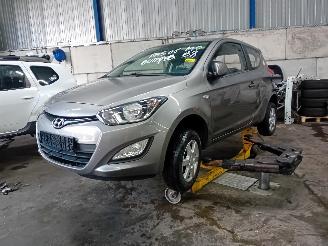 Vrakbiler auto Hyundai I-20 i20 Hatchback 1.2i 16V (G4LA) [63kW]  (03-2012/12-2015) 2012/7