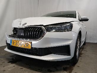 Coche accidentado Skoda Fabia Fabia IV (PJ3) Hatchback 5-drs 1.0 TSI 12V (DLAC) [70kW]  (06-2021/...=
) 2023/1