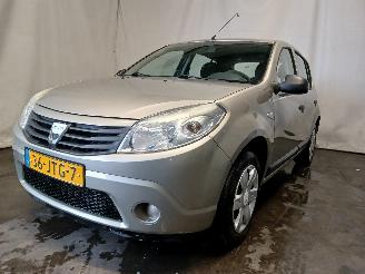 Vaurioauto  passenger cars Dacia Sandero Sandero I (BS) Hatchback 1.2 16V (D4F-732(D4F-F7)) [55kW]  (11-2008/12=
-2012) 2009/8