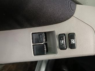 Toyota Yaris Yaris II (P9) Hatchback 1.0 12V VVT-i (1KR-FE) [51kW]  (08-2005/12-201=
1) picture 13