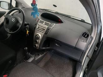 Toyota Yaris Yaris II (P9) Hatchback 1.0 12V VVT-i (1KR-FE) [51kW]  (08-2005/12-201=
1) picture 8
