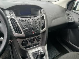 Ford Focus Focus 3 Hatchback 1.0 Ti-VCT EcoBoost 12V 100 (M2DA(Euro 5)) [74kW]  (=
02-2012/05-2018) picture 15
