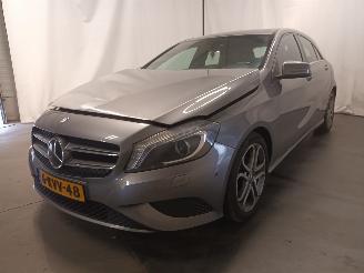  Mercedes A-klasse A (W176) Hatchback 1.6 A-180 16V (M270.910) [90kW]  (09-2012/05-2018) 2013/7